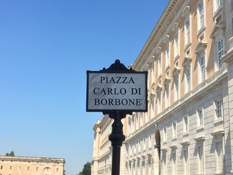 piazza carlo di borbone