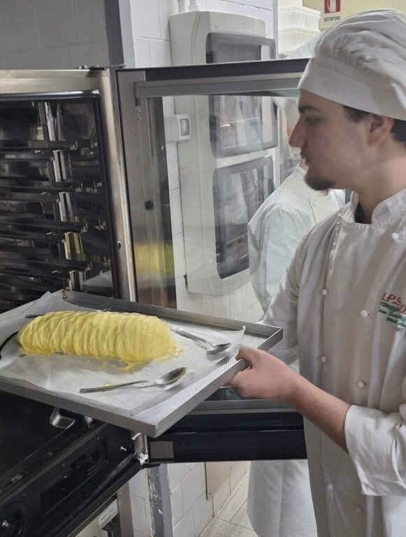 645594149_1374193948068905_8932840583740076522_n