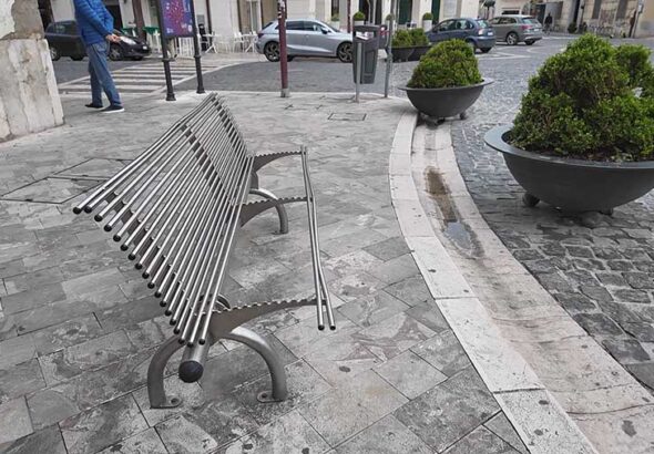 panchina piazza Dante
