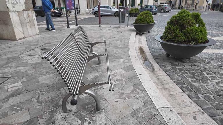 panchina piazza Dante
