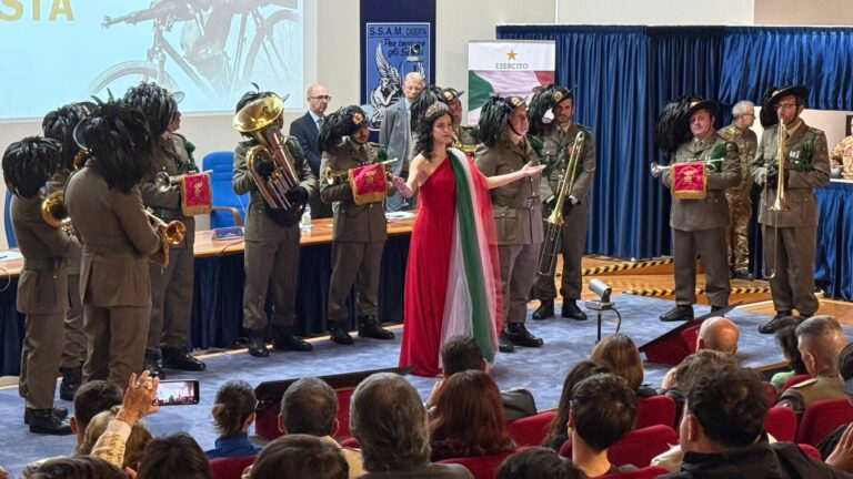 2.L'Artista interpreta il monologo del Tricolore