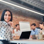 SH_lavoro_donna_colleghi_ufficio