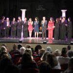 Umberto Galimberti, la Prefetta Lucia Volpe, il Questore Andrea Grassi ed i giovani artisti di ALI della Mente