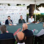 il tavolo della conferenza_02