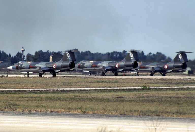 Lockheed_F-104S_ASA-M_Starfighter,_Italy_-_Air_Force_JP7002378