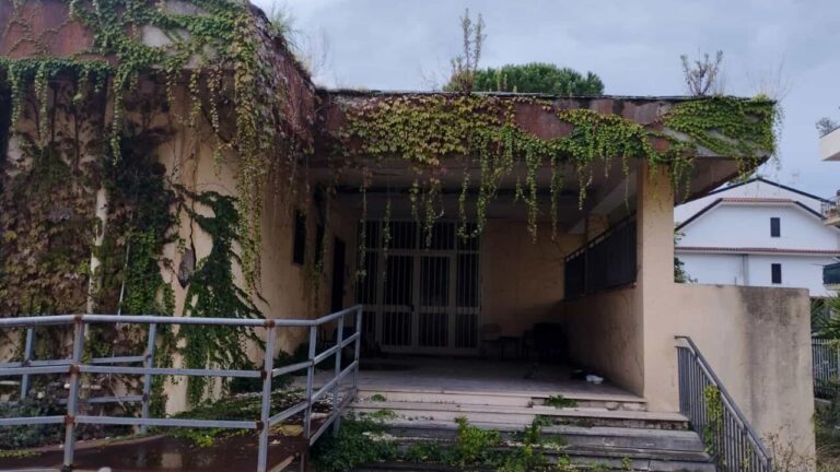 Scuola elementare via Martiri di Bellona Caserta 1