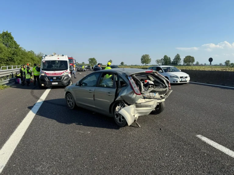 grave-incidente-in-autostrada-tra-borghetto-e-brembio-arriva-lelicottero-per-i_ee05d112-26bf-11f0-809d-fcf281822f6f_1920_1080